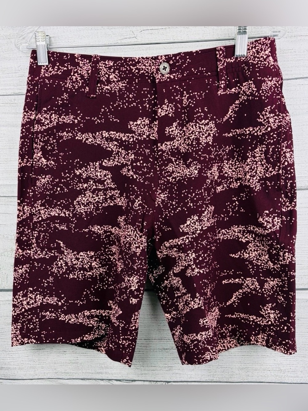 Under Armour Men’s Golf Shorts Size 30 Maroon Camo 10" Inseam NEW